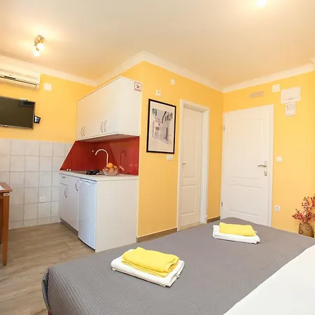 Niki Apartment *